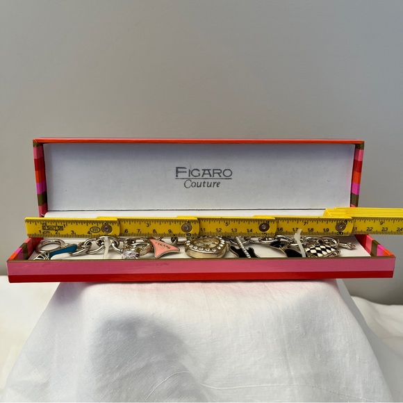 Vintage Figaro Couture Charm Bracelet Watch Never Used Still in Box - Picture 3 of 8